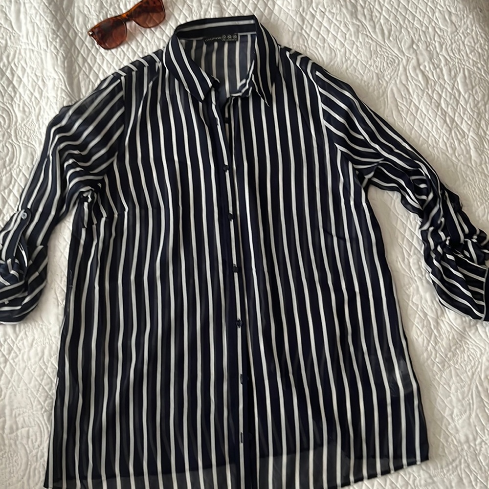 Long sleeved shear fabric collared shirt